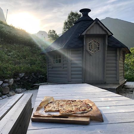 Vacation Home In Fjordgard With Views Of Segla And The Fjord Buitenkant foto